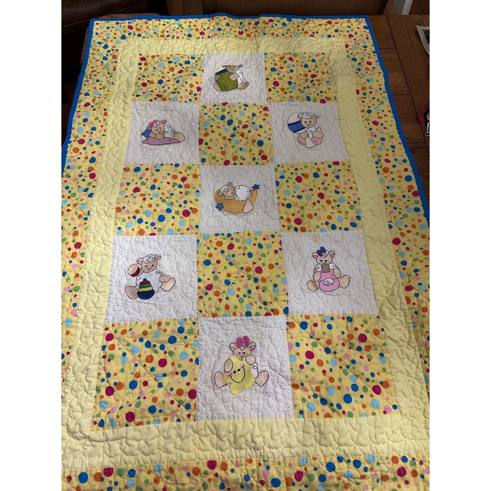 vtg handmade baby quilt with sheep‎